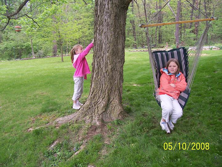 100_3614.JPG - Sydney and Kaitlyn.
