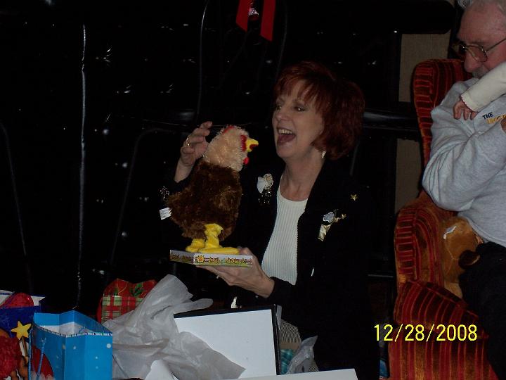 100_4450.JPG - ... and a dancing chicken!