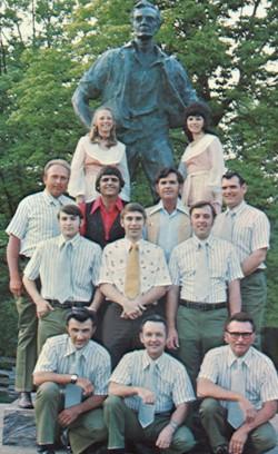 opry1972.jpg - The 1972 Illinois Country Opry, L-R, top to bottom:  Pam Gilbert, Joannie Morrison, Dick Smith, Jack Lewis, Paul Lewis, Kenny Decker, Tom Rutledge, Brian Morgan, John Brodie, Bill Robinson, Jerry Hollingsworth, and Jimmy Boward