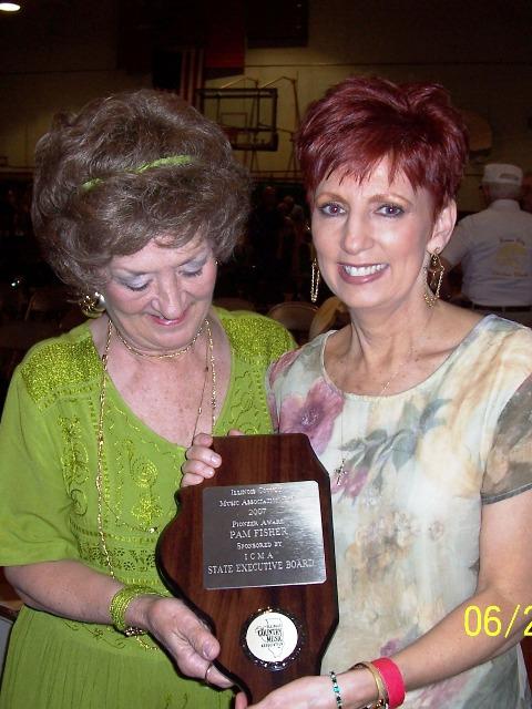 100_2828.JPG - Nana is very proud of her daughter's accomplishments!