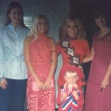 BarbaraMandrell.jpg - Sherry, Pam, Joy, and Carlotta Gail with Barbara Mandrell