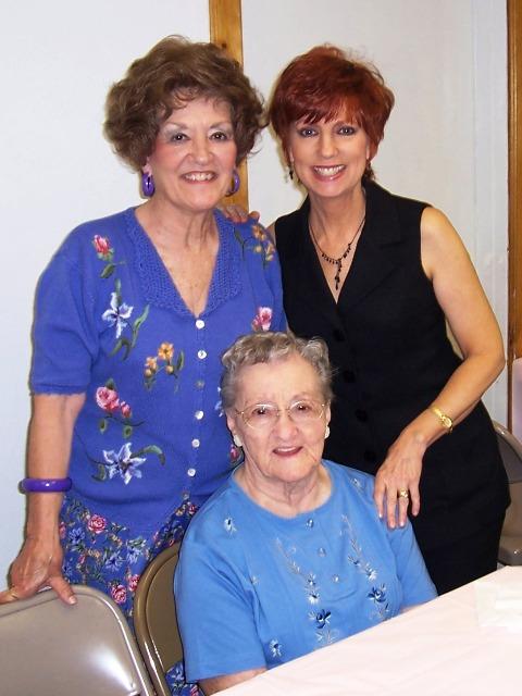 100_2755.JPG - Three more gorgeous gals -- Sharon, Pam and Annabelle.