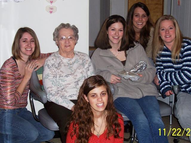 100_3354.JPG - Jessica, Mom, Anna, Gina, Tina and Robin.