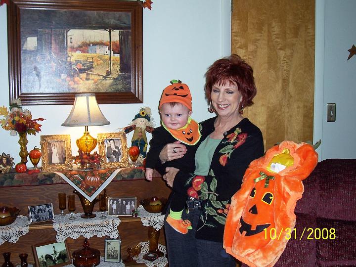 100_4103.JPG - Granny and Macie ready to leave for the parade