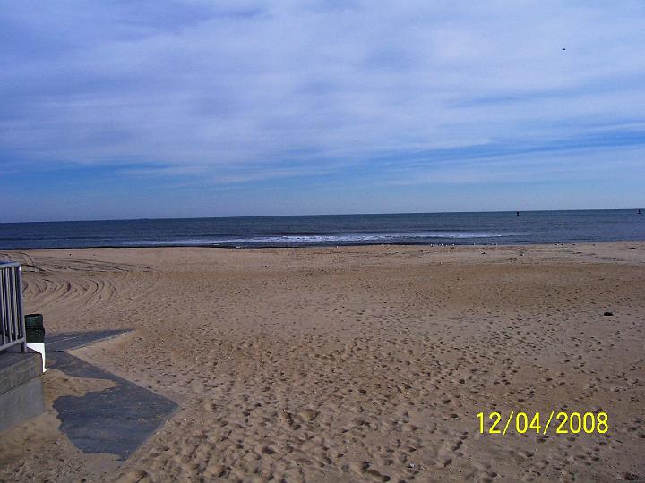 100_4203.JPG - The Atlantic Ocean at Virginia Beach.