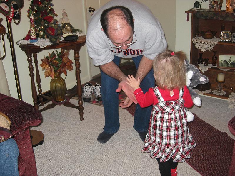IMG_1330.JPG - Gimme five ... there you go ... now gimme some hair for this bald spot!