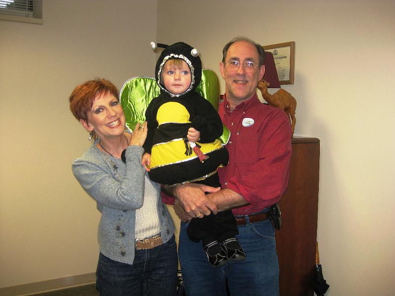 IMG_1089.JPG - Granny, Macie and Grandpa.