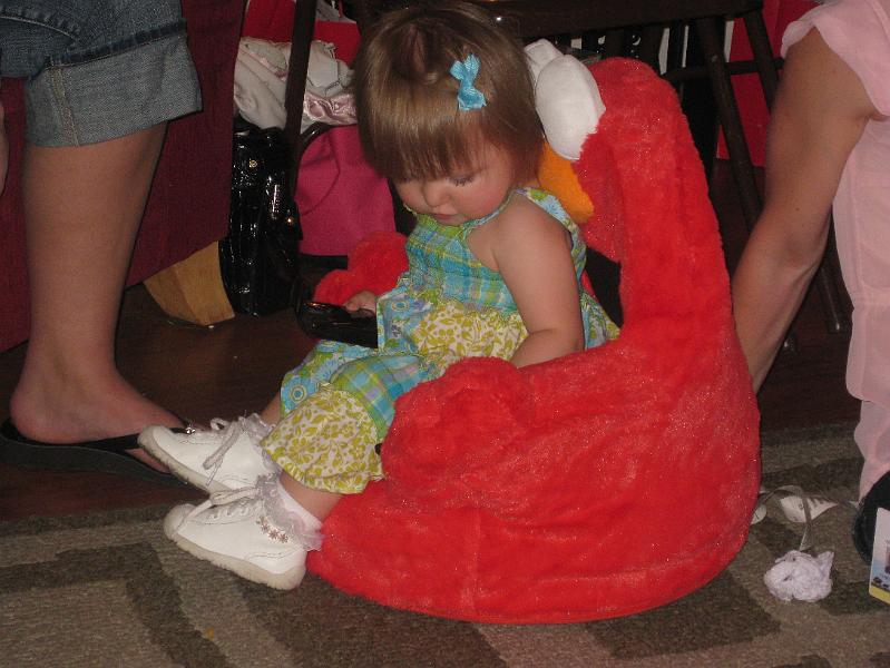IMG_0570.JPG - Hey, this Elmo chair is really comfortable!