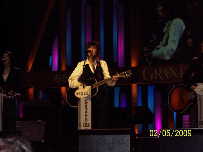 100_4539.JPG - Pam Tillis looked and sounded great.