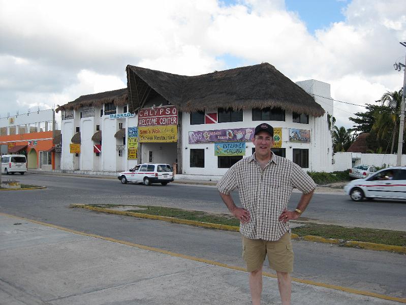 IMG_0164.JPG - The busy street across from the Punta Maya pier.