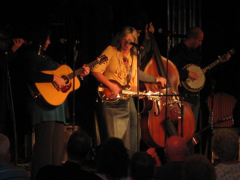 IMG_0221.JPG - The Isaacs "gettin' down".