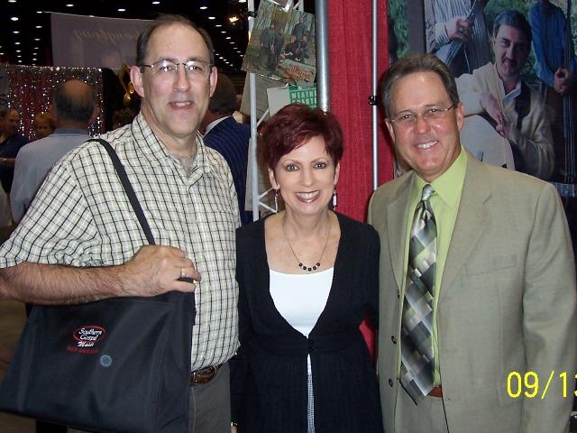 100_3056.JPG - Mark and Pam with Larry Riddle of the Primitive Quartet.